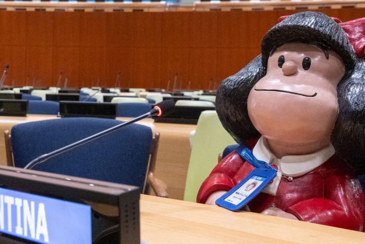 Mafalda visita las Naciones Unidas (ONU/Eskinder Debebe).